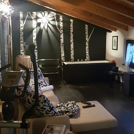 B&B Benessere La Casa Nera Breno Bagian luar foto