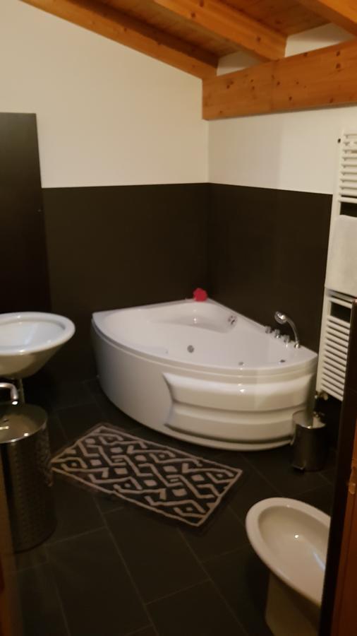 B&B Benessere La Casa Nera Breno Bagian luar foto